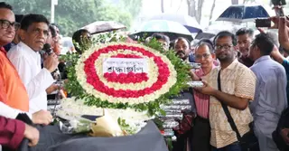শহিদ মিনারে শ্রদ্ধায় সিক্ত ‘লালনকন্যা’ ফরিদা পারভীন